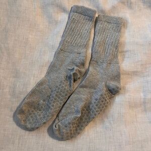 Non-Slip Pilates Crew Socks in Gray